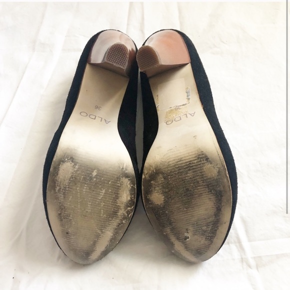 Aldo Black Classic Round Toe Wooden Heels Size 6 - Picture 3 of 3
